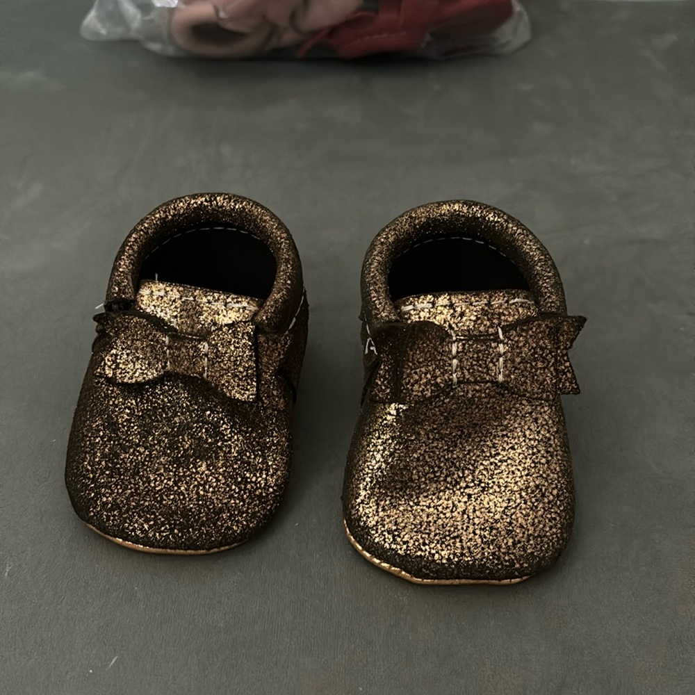 Freshly picked black and gold size 1